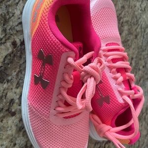 4Y Under Armour sneakers